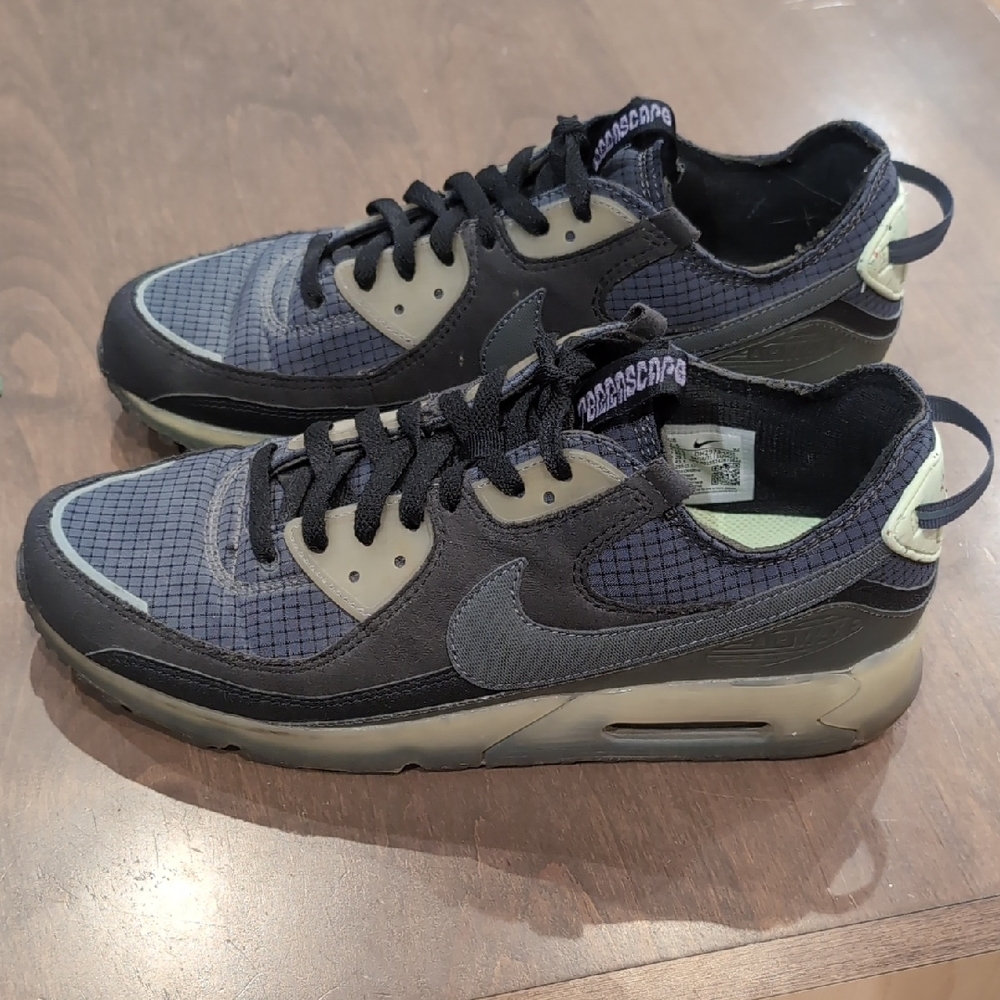 Nike Men's Blue and Black Sneakers